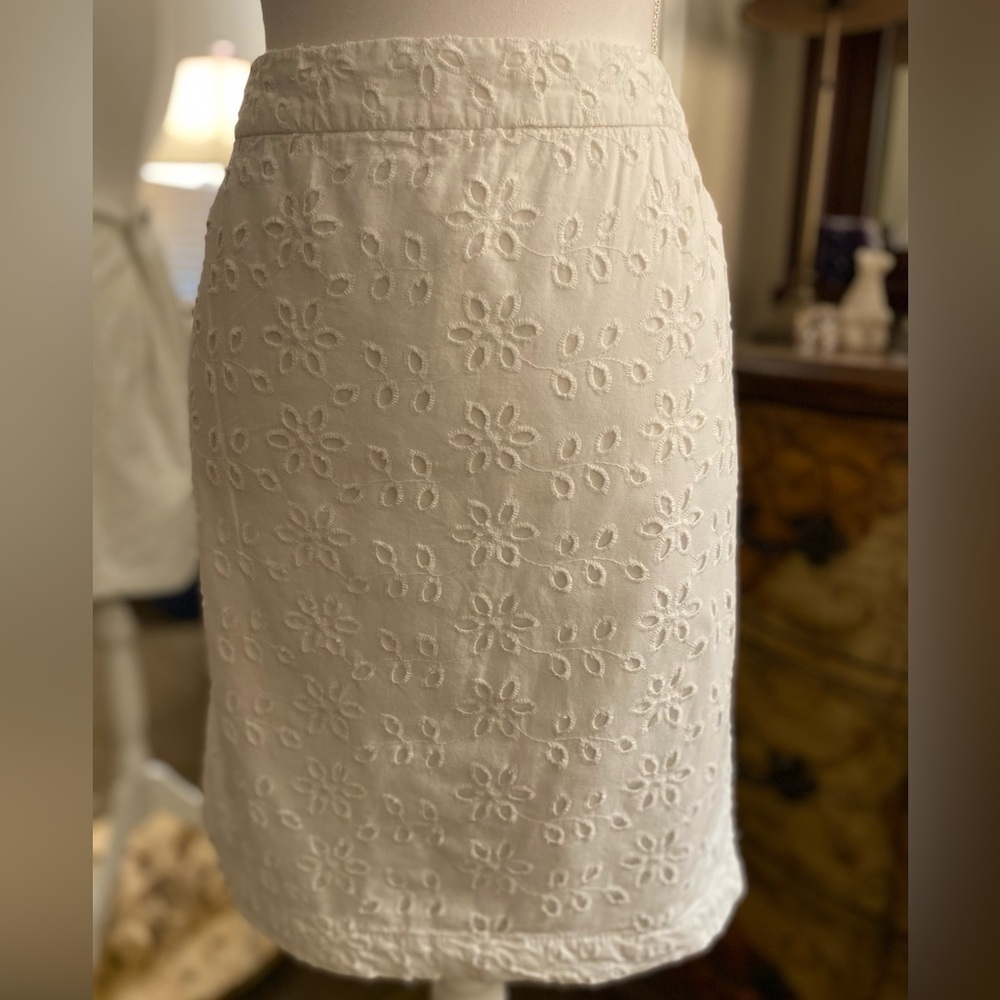 Old Navy White Embroidered Eyelet Skirt-Size 10